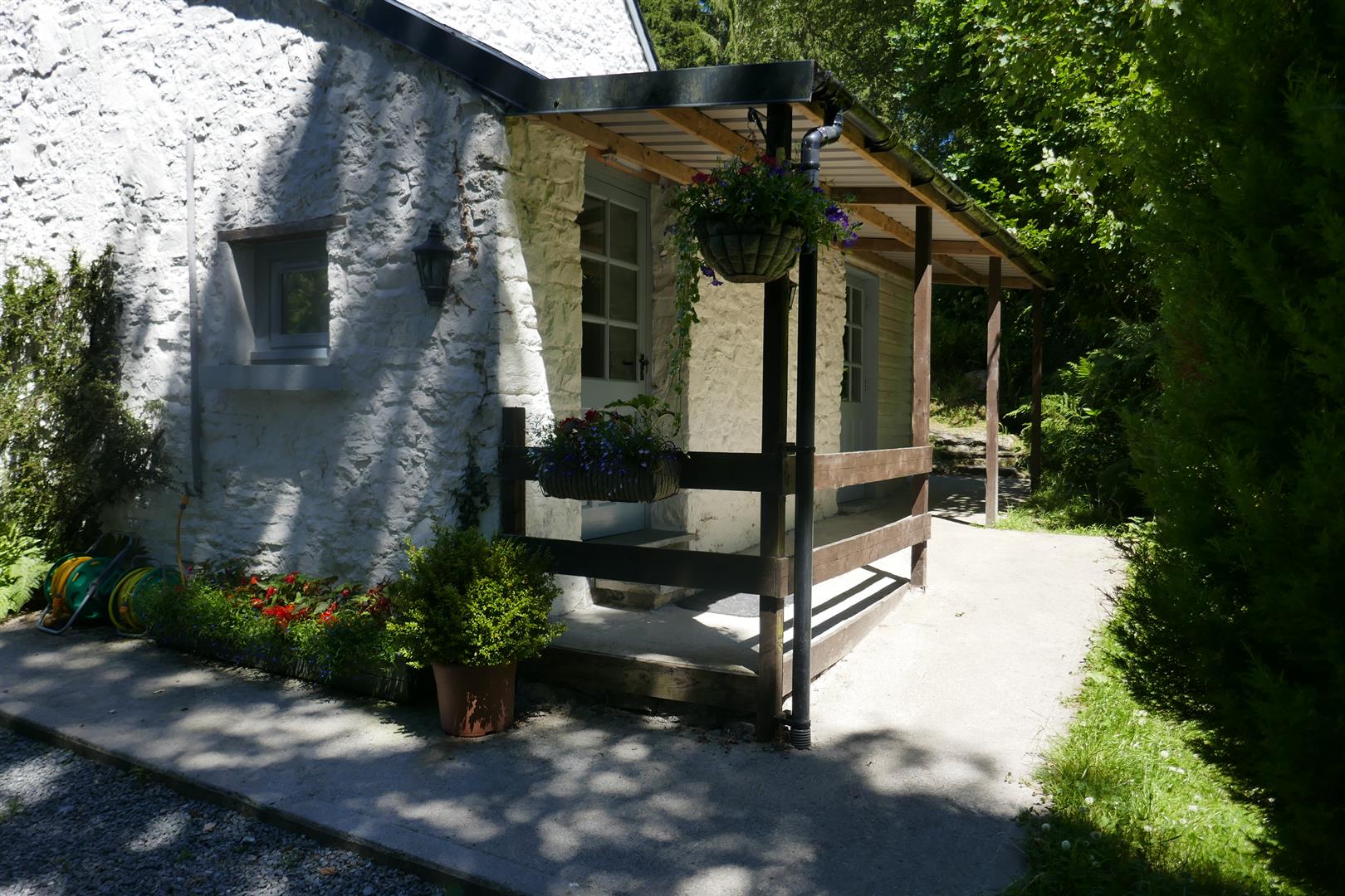 COVERED CANOPY